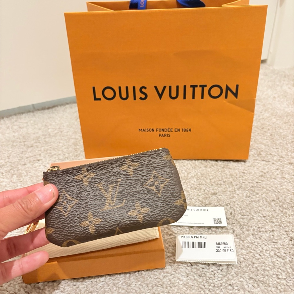 Louis Vuitton Key Pouch - Picture 2 of 11